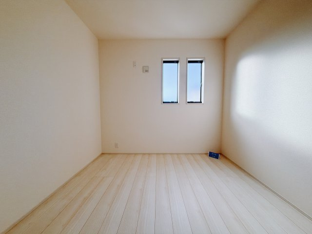 【新築戸建】前橋第1関根町の洋室|■2階洋室（2号棟）｜子供部屋のメリットは「自立心を養うことができる」「自分で整理整頓できるようになる」そして、お子様が成長した際には「プライバシーを確保できる」といい事だらけ♪