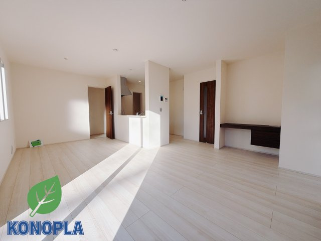 【新築戸建】前橋第1関根町の居間・リビング|■リビング（2号棟）｜毎日の家族とのご飯も大切に、充実できるようオシャレなダイニングキッチンをご用意しました♪より家族との絆も深まります＾＾