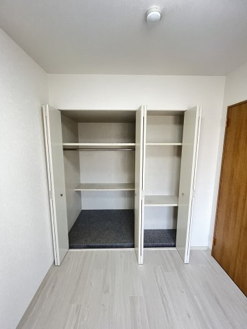 大阪市城東区鴫野西３丁目の賃貸マンションの収納
