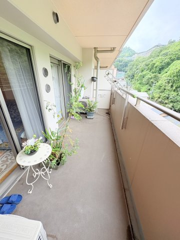 エイジングコート有馬のバルコニー|広々としたバルコニーです