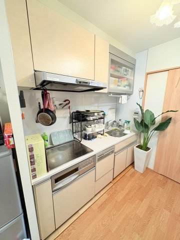 エイジングコート有馬のキッチン|コンパクトなキッチンで掃除もラクラク