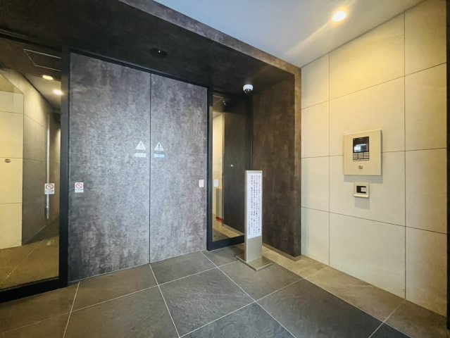 プレシス小岩駅前のエントランス