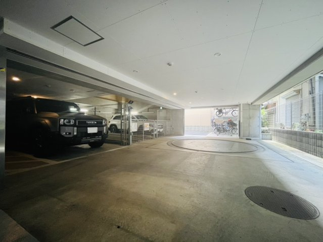 プレシス小岩駅前の駐車場