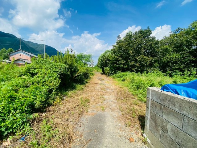 売土地　養老郡養老町三神町　110.23坪の前面道路含む現地写真