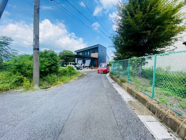 売土地　養老郡養老町三神町　110.23坪の前面道路含む現地写真