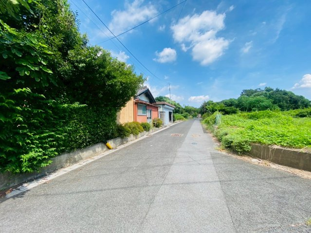 売土地　養老郡養老町三神町　110.23坪の前面道路含む現地写真