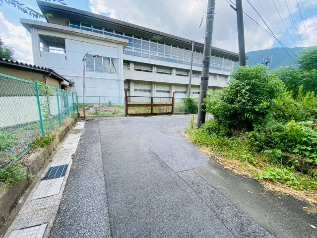 売土地　養老郡養老町三神町　110.23坪の前面道路含む現地写真