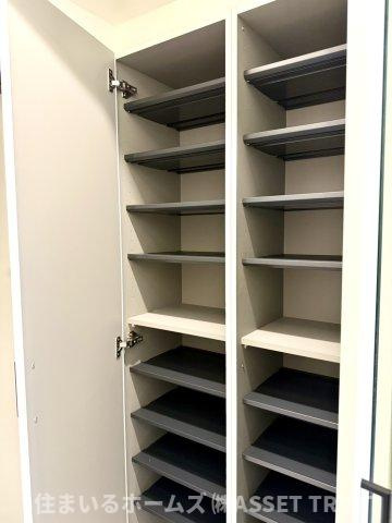 代々木スカイハイツの収納|玄関のシューズボックスです。