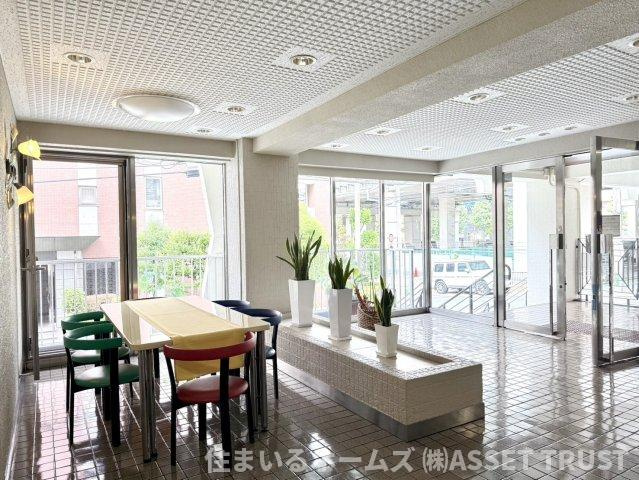 代々木スカイハイツのロビー|エントランス内のロビーです。