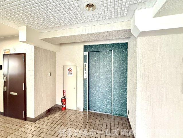 代々木スカイハイツのその他共用部分|1階エレベーターホールです。