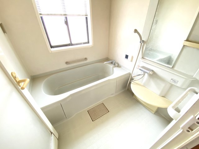 東吉田1080の浴室