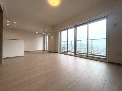 【居間・リビング】 | ロイヤルメドゥ香里園タワー