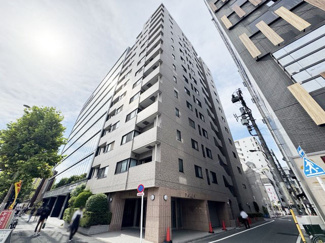 【外観】 | 手入れの行き届いた外壁やエントランスなど、「見ればわかる」レベルで清潔感を保ったマンションです。築年数を感じさせない姿で皆様をお出迎えします。～即日のご見学可能～　お問合せはお気軽にどうぞ。