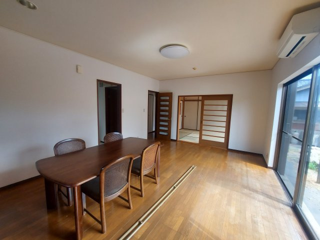 神子浜戸建ての居間・リビング