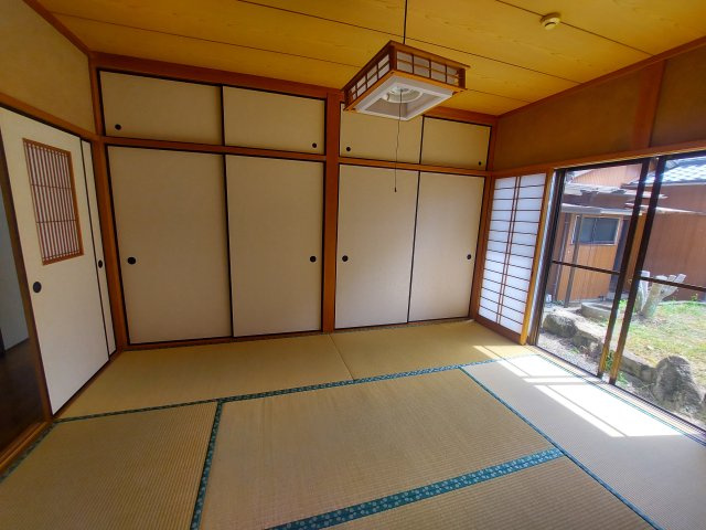 神子浜戸建ての和室