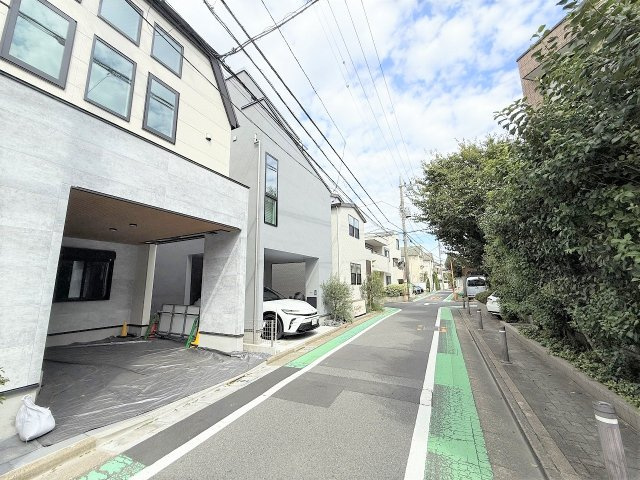 【前面道路含む現地写真】 | 【仲介手数料４１０万円が無料！！】■経堂駅１１分■ルーフバルコニー■リビングは吹抜け