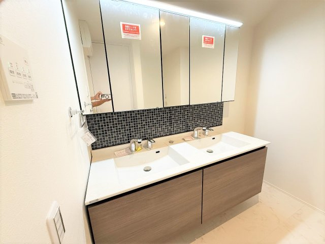 【独立洗面台】 | 【仲介手数料４１０万円が無料！！】■経堂駅１１分■ルーフバルコニー■リビングは吹抜け