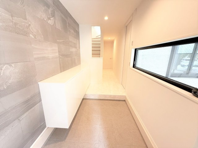 【玄関】 | 【仲介手数料４１０万円が無料！！】■経堂駅１１分■ルーフバルコニー■リビングは吹抜け