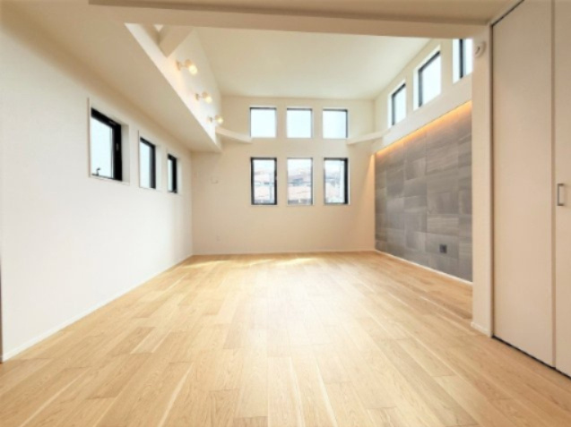 【仲介手数料４１０万円が無料！！】■経堂駅１１分■ルーフバルコニー■リビングは吹抜けの画像