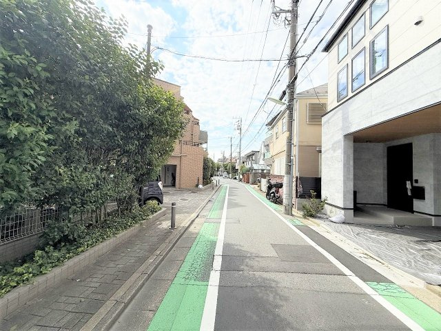【前面道路含む現地写真】 | 【仲介手数料４１０万円が無料！！】■経堂駅１１分■ルーフバルコニー■リビングは吹抜け
