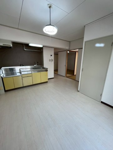 岡本ビルの居間・リビング