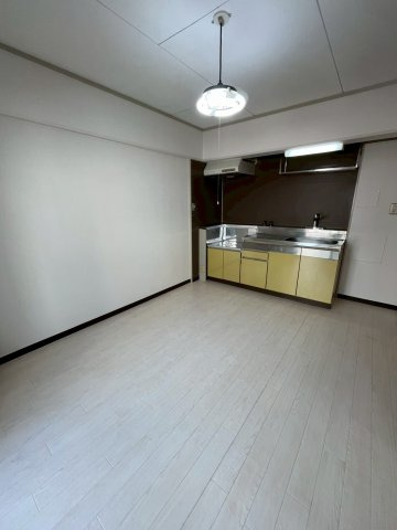 岡本ビルの居間・リビング