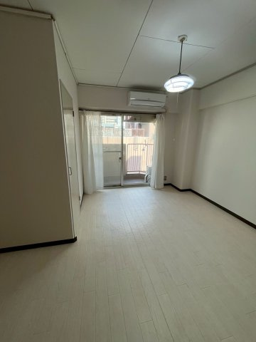 岡本ビルの居間・リビング