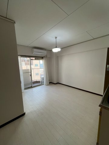 岡本ビルの居間・リビング