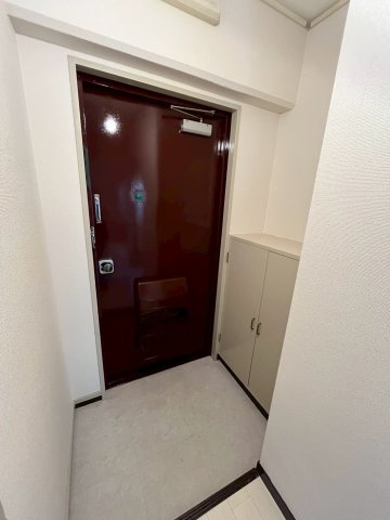 岡本ビルの玄関