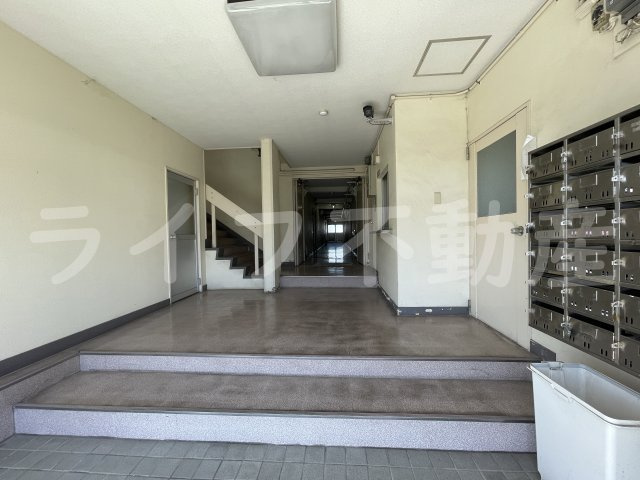 ニシムラハイツのエントランス