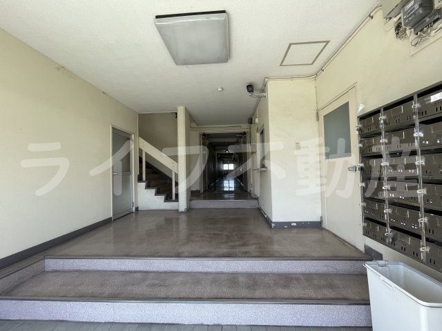 ニシムラハイツのエントランス