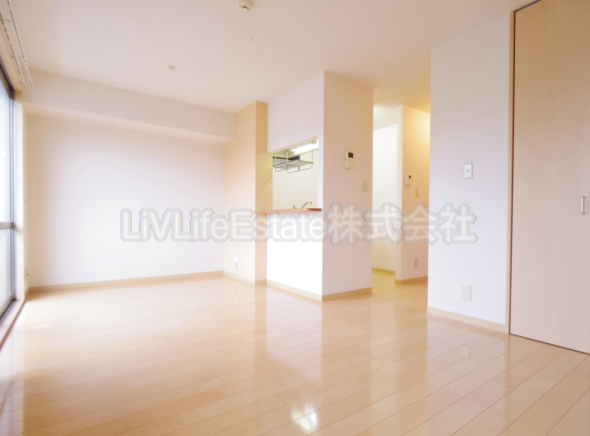 東大和市中央２丁目のアパートの居間・リビング