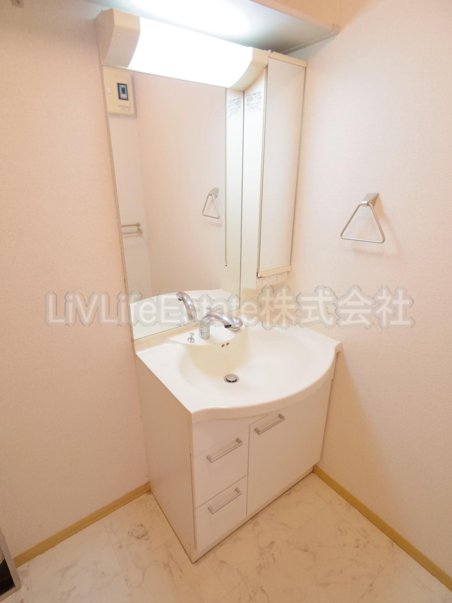 東大和市中央２丁目のアパートの独立洗面台