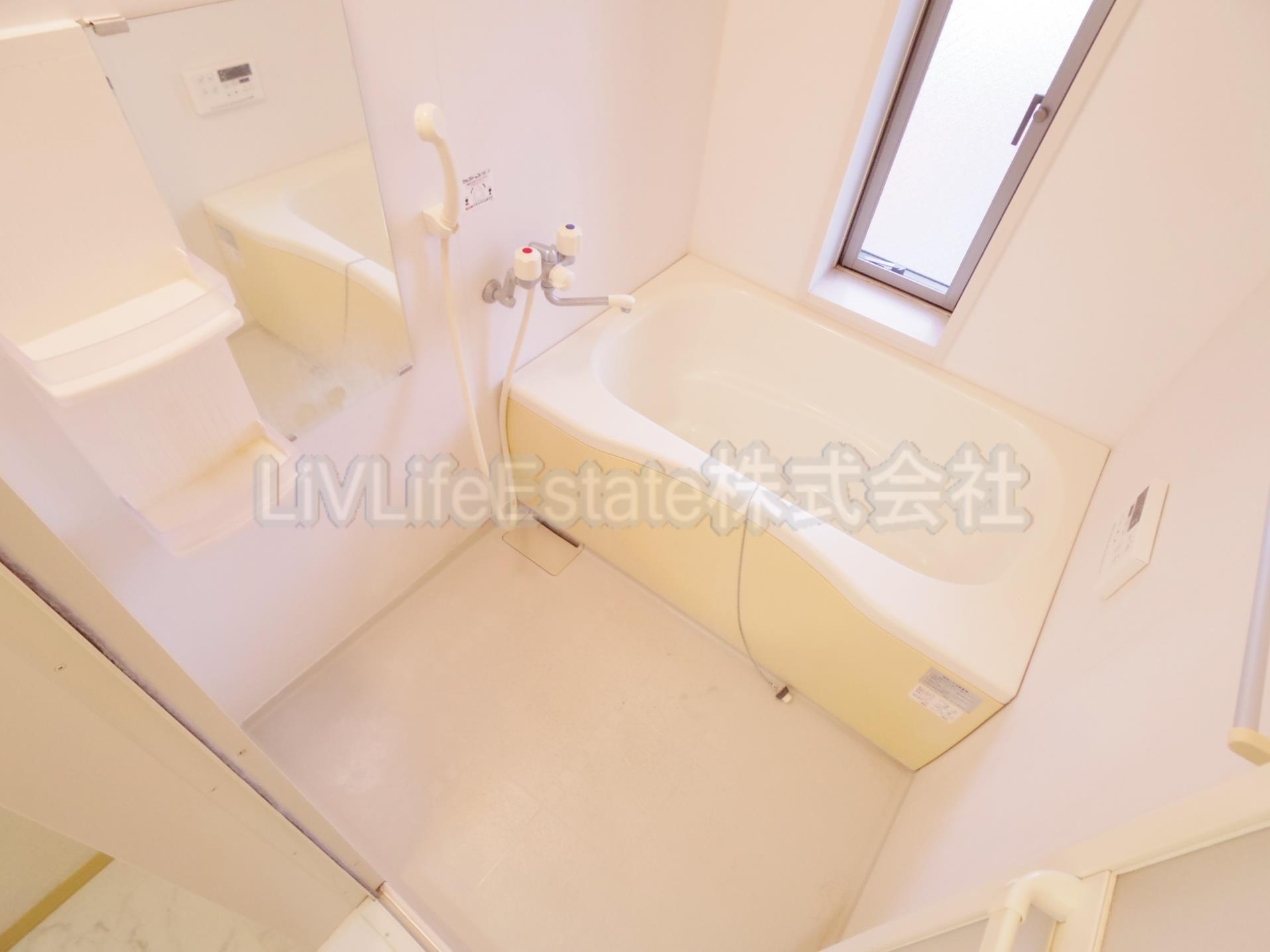 東大和市中央２丁目のアパートの浴室