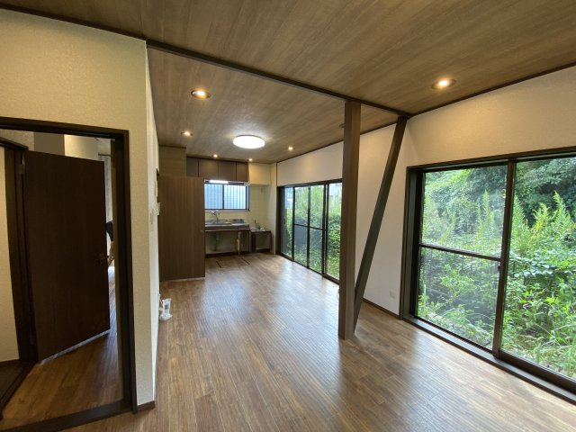 大谷流中古戸建の居間・リビング