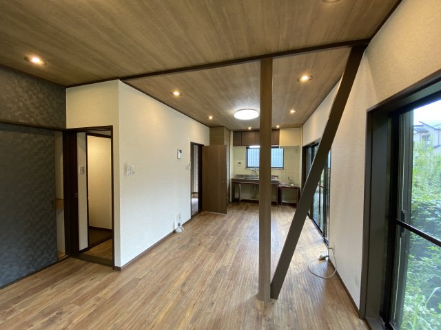 大谷流中古戸建の居間・リビング