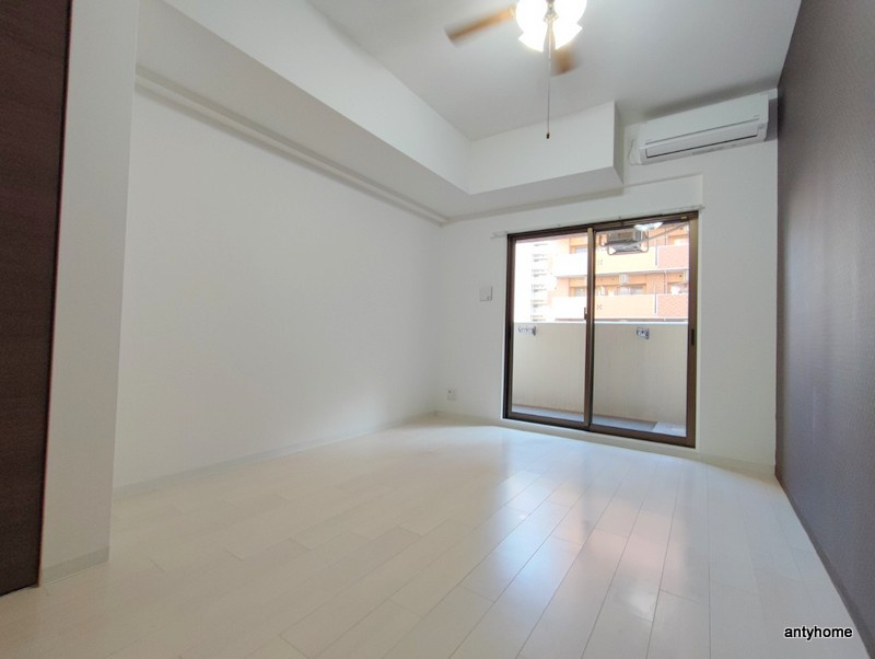 Luxe新大阪1　仲介手数料無料の洋室