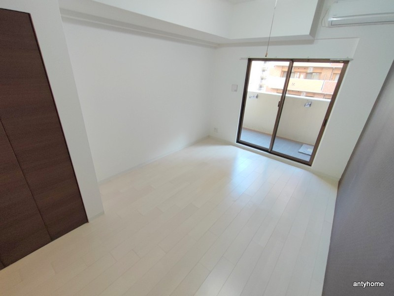 Luxe新大阪1　仲介手数料無料の居間・リビング