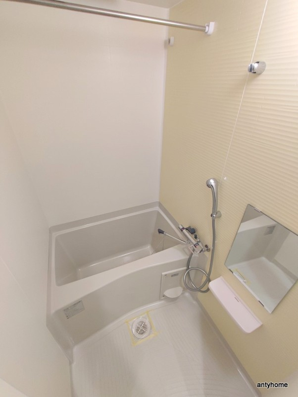 Luxe新大阪1　仲介手数料無料の浴室