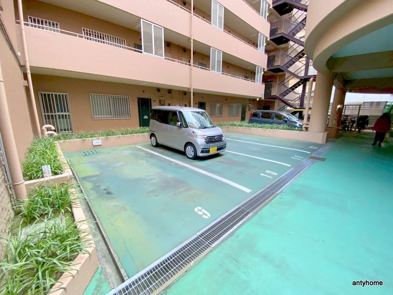 新大阪グランドハイツ1号棟　仲介手数料無料の駐車場