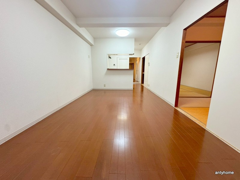 新大阪グランドハイツ1号棟　仲介手数料無料の居間・リビング