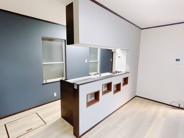 【中古戸建】前橋市本町の居間・リビング|これから長く住むお家のリビングには毎日気持ちのいい日差しが差し込みます。ポカポカ日向ぼっこをしながらお昼寝をするのもいいですね♪明るいリビングに気分も晴れやかに♪