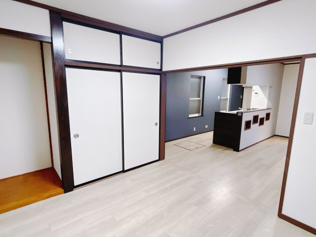 【中古戸建】前橋市本町の洋室|広い寝室ならインテリアも自由自在にお楽しみいただけます♪お外から帰ってきた後は寝室でゆっくり自分の時間をお過ごしください。