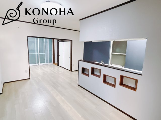 【中古戸建】前橋市本町の居間・リビング|これから長く住むお家のリビングには毎日気持ちのいい日差しが差し込みます。ポカポカ日向ぼっこをしながらお昼寝をするのもいいですね♪明るいリビングに気分も晴れやかに♪