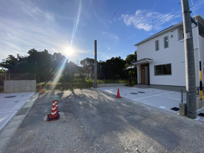 【前面道路含む現地写真】 | うるま市石川東恩納Ⅶ（全7棟）E号棟 | ※前面道路6m♪