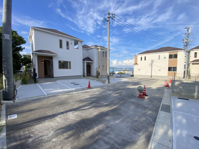 【外観】 | うるま市石川東恩納Ⅶ（全7棟）E号棟 | E号棟　並列駐車3台可♪