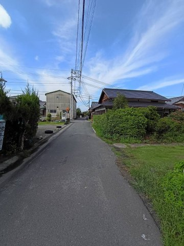 西条市明神木65-1　売土地の前面道路含む現地写真