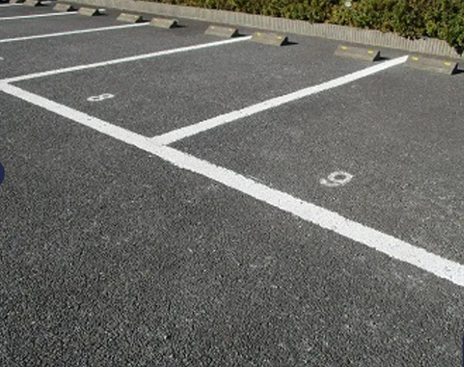 レオパレスプレミールの駐車場