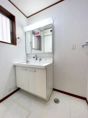 板橋区四葉2丁目　旧分譲地内　内外装リフォーム　中古戸建の洗面所