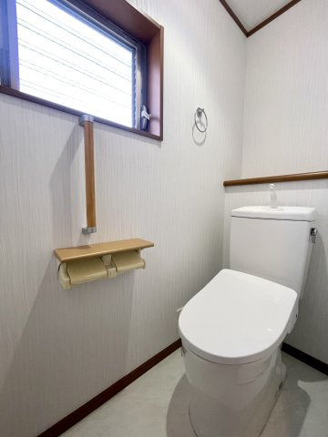 板橋区四葉2丁目　旧分譲地内　内外装リフォーム　中古戸建のトイレ